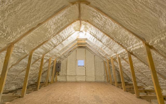 Finished Chatham-Kent attic with the roof deck fully sprayed